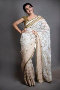 Traditional & Modern Saree Poses | Image source : Alldatmtterz